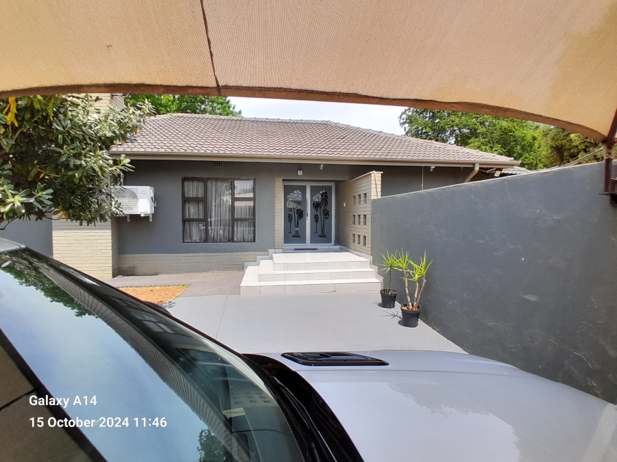 6 Bedroom Property for Sale in Protea Park North West